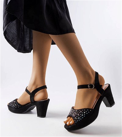 Juodos spalvos stiletto sandalai Beltane