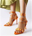 Grange oranžiniai perlais puošti sandalai