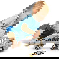 Medinė priekaba su žaisliniais automobiliais