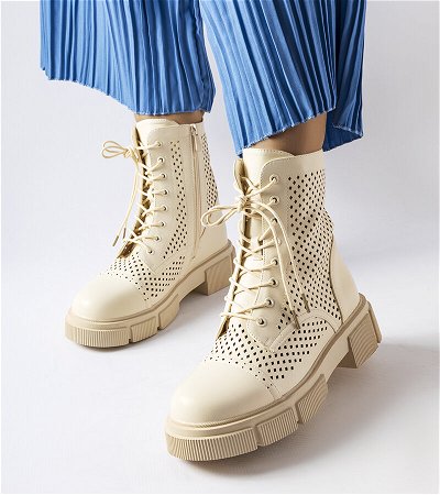 Smėlio spalvos ažūriniai korpusiniai batai