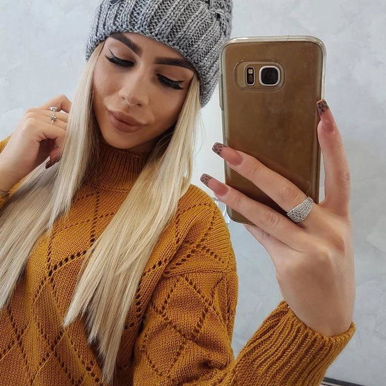 Tamsiai pilka žieminė kepurė