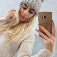 Smėlio spalvos žieminė kepurė