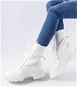balti ažūriniai batai