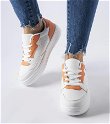 Balti batai su oranžiniu akcentu Fournie