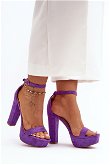 Violetinės spalvos patogūs zomšiniai sandalai su aukštu kulnu Essence