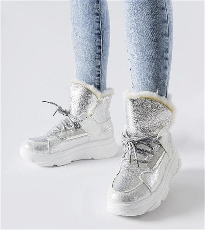 Baltos ir sidabrinės spalvos sniego batai