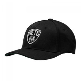 Mitchell &amp; Ness NBA Brooklyn Nets komandos logotipas su aukšta karūna, 6 skydai, klasikinis raudonas Snapback HHSSINTL102-BNEYYYYPPPBLCK