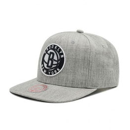 Mitchell &amp; Ness NBA Brooklyn Nets komandos logotipas su aukšta karūna, 6 skydai, klasikinis raudonas Snapback HHSS3272-BNEYYYYPPPGYHT