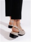 Moteriški ažūriniai smėlio spalvos žemakulniai sandalai