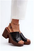 Elegantiški moteriški sandalai iš Smėlio spalvos eko odos ant blokinio kulno Vattima