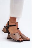 Elegantiški moteriški sandalai iš Smėlio spalvos eko odos ant blokinio kulno Vattima
