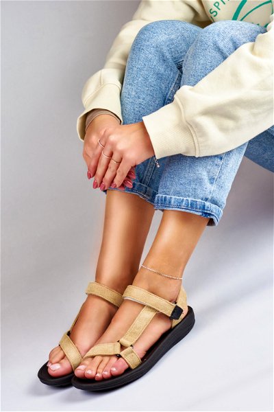 Smėlio spalvos moteriški sandalai su užtrauktukais