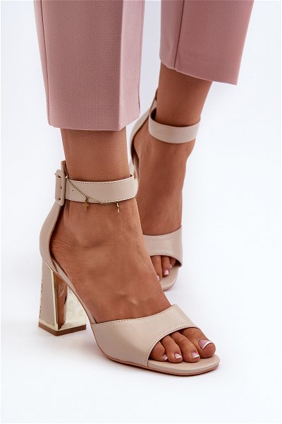 Elegantiški moteriški sandalai su stulpu Smėlio spalvos Rosazara