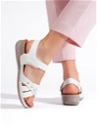 Moteriški lengvi balti sandalai ant platformos