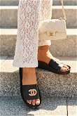 Elegantiški ir lengvi moteriški juodos spalvos sandalai su natūralios odos papuošimu