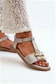 Elegantiški moteriški sandalai su dekoratyvinėmis detalėmis smėlinės spalvos