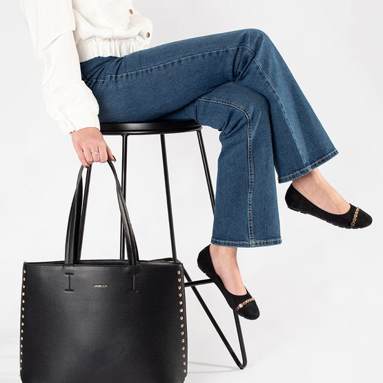 Didelė juoda Shopper“ rankinė su kniedėmis (POL85991)