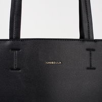 Didelė juoda Shopper“ rankinė su kniedėmis (POL85991)