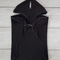 Hobby Horse rinkinys: juodas flisinis pledas ir ausinukai