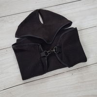 Hobby Horse rinkinys: juodas flisinis pledas ir ausinukai