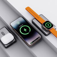 Sidabrinis 10000 mAh MagSafe išorinis akumuliatorius su stovu