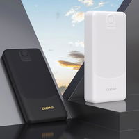 Baltas 10000 mAh išorinis įkroviklis su dviem USB-A lizdais