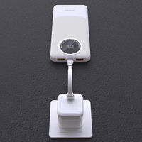 Juodas 10000 mAh išorinis įkroviklis su USB-C ir USB-A