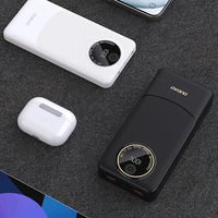 Juodas 10000 mAh išorinis įkroviklis su USB-C ir USB-A