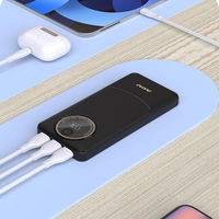 Juodas 10000 mAh išorinis įkroviklis su USB-C ir USB-A