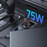 Juodas dviejų lizdų 75 W automobilinis įkroviklis