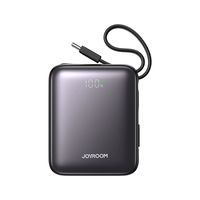 Išorinė baterija juoda su USB-C ir Lightning laidais, 10000 mAh