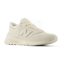 Sportiniai bateliai moterims bežiniai iš zomšos New Balance (SW1315216)