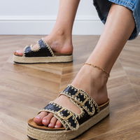 Moteriškos juodos espadrilės šlepetės su sagtimis Induri (PHT64836)