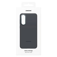 Juodas silikoninis telefono dėklas Samsung Galaxy S25 Edge apsaugai Samsung