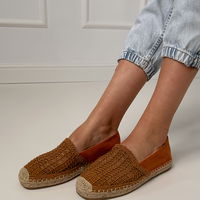 Moteriškos rudos espadrilės vasarai su ažūrine medžiaga Plevis (PHT65092)