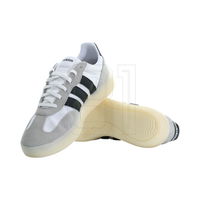 Laisvalaikio batai balti su zomšos intarpais ir guma adidas (SW1500496)