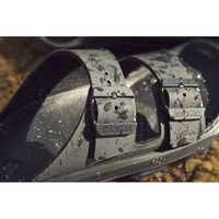 Vyriškos juodos šlepetės su reguliuojamais dirželiais Birkenstock