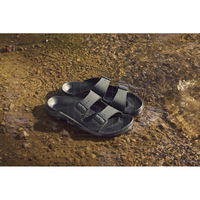 Vyriškos juodos šlepetės su reguliuojamais dirželiais Birkenstock
