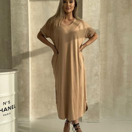 Vasarinė trumpa juoda suknelė iš lengvos medžiagos