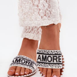 Šlepetės baltos su karoliukais vasarai AMORE Step in Style