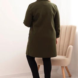 Paltas khaki spalvos su kišenėmis didesnių dydžių moterims