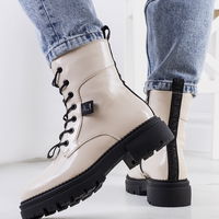Smėlio spalvos lakuotas traperis Casies (GRM18654)